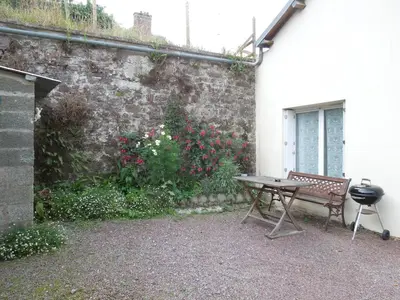Plan de l'établissement Chez Pauline, Gavray. House with secure parking, Wi-Fi & garage.