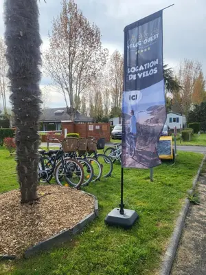 Vélo sur le terrain de l'établissement 
