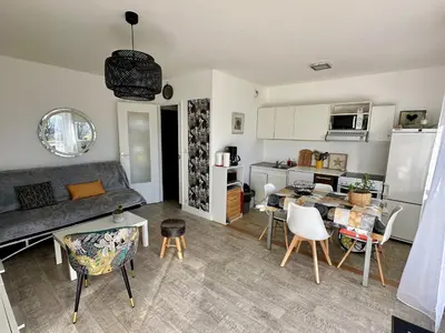 Cuisine ou kitchenette dans l'établissement Charmant 2 pièces, balcon, proche centre-ville Cabourg, 4 pers, parking sécurisé - FR-1-487-360