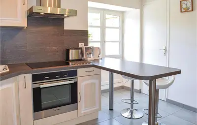 Cuisine ou kitchenette dans l'établissement Gorgeous Apartment In Ponts With Wifi