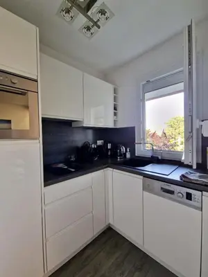 Cuisine ou kitchenette dans l'établissement Charmant 2 pièces à deux pas de la mer