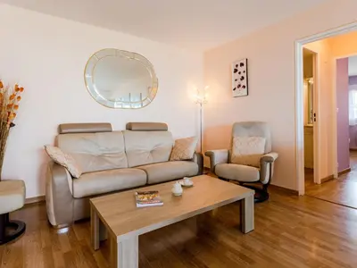Coin salon dans l'établissement Apartment Cap Cabourg-31 by Interhome