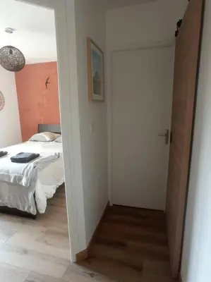 Un ou plusieurs lits dans un hébergement de l'établissement A 50 m de la plage, appartement de 35 m2 : Les pieds salés