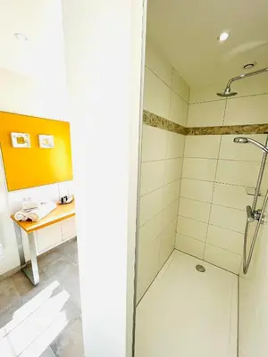 Salle de bains dans l'établissement Ferme les Chapelles Baie des Veys