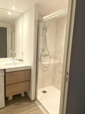 Salle de bains dans l'établissement Cancoon - location appartement de vacances Cancale
