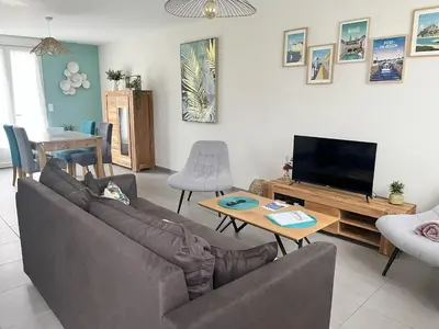 Télévision ou salle de divertissement dans l'établissement Maison 4/6 personnes à Bayeux