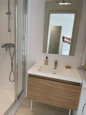 Salle de bains dans l'établissement Maison de ville avec parking - Caen centre