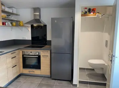 Cuisine ou kitchenette dans l'établissement Maison de ville avec parking - Caen centre