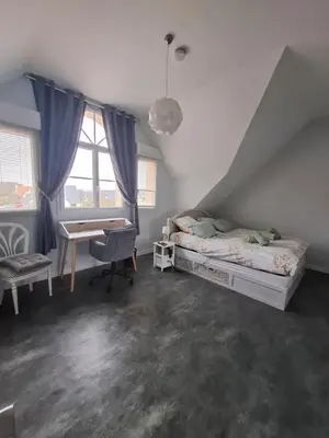 Un ou plusieurs lits dans un hébergement de l'établissement Chambre Hugues entre Caen et la mer avec piscine