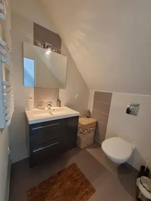 Salle de bains dans l'établissement Chambre Hugues entre Caen et la mer avec piscine