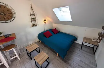 Un ou plusieurs lits dans un hébergement de l'établissement Studio calme et cosy