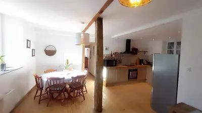Cuisine ou kitchenette dans l'établissement La Sarriette proche des plages du débarquement