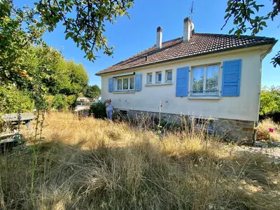 Jardin de l'établissement La maison bleue vacance et jardin, la mer à 550 m