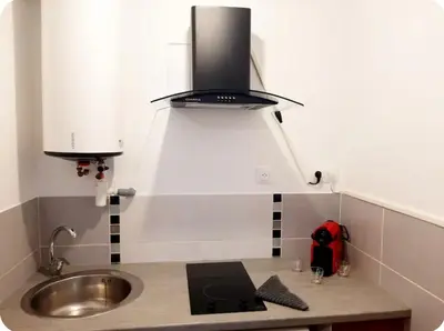 Cuisine ou kitchenette dans l'établissement Le petit Cocon Bleu