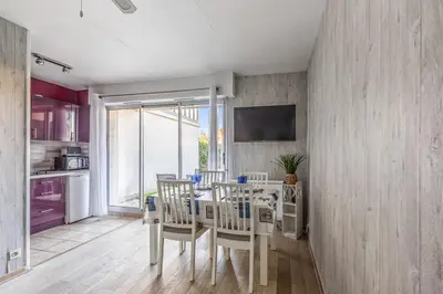 Cuisine ou kitchenette dans l'établissement Appartement Paroco - Welkeys