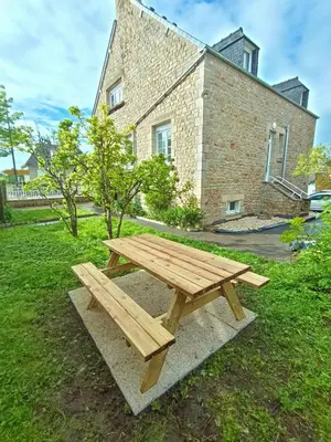 Jardin de l'établissement Loft british au pied du Mont !