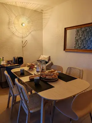 Coin salon dans l'établissement Villa Francette à 500m de la plage