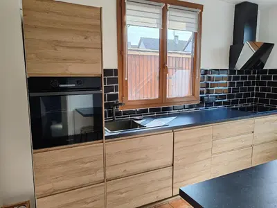 Cuisine ou kitchenette dans l'établissement Villa Francette à 500m de la plage