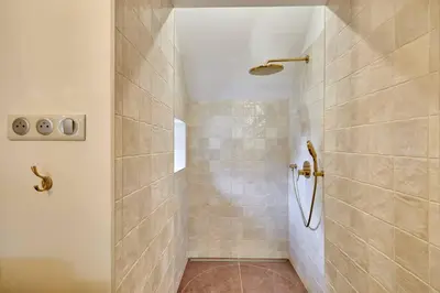 Salle de bains dans l'établissement Maison Maliott