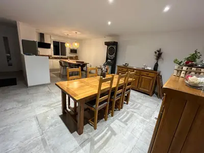 Cuisine ou kitchenette dans l'établissement Maison plain-pied 4 chambres Graye sur mer plage à 700 m