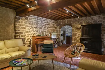Coin salon dans l'établissement Manoir avec Piscine et Jacuzzi en Suisse Normande