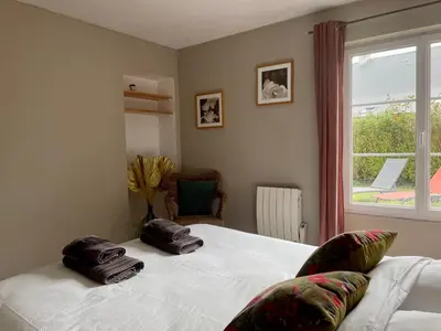 Un ou plusieurs lits dans un hébergement de l'établissement La maison des Declos avec parking privé