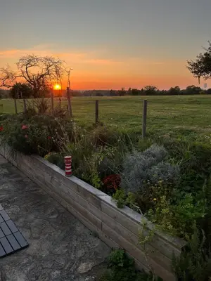 Lever ou coucher de soleil vu de la maison de vacances ou à proximité