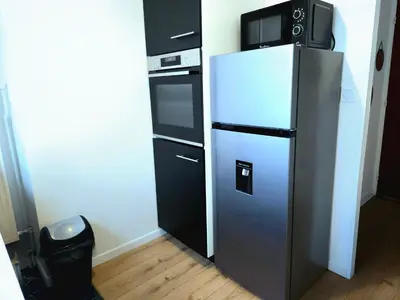 Cuisine ou kitchenette dans l'établissement Appartement Spacieux & Parking