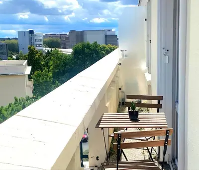 Balcon ou terrasse dans l'établissement Appartement Spacieux & Parking
