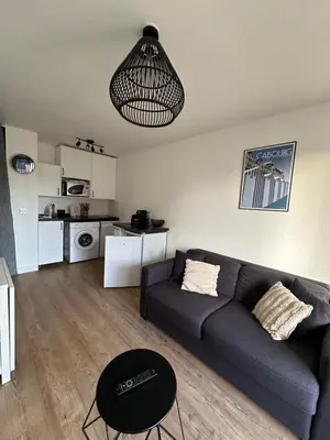 Cuisine ou kitchenette dans l'établissement Appartement Cosy, 400m plage proche centre ville