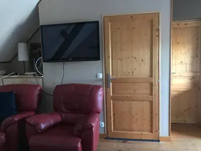 Télévision ou salle de divertissement dans l'établissement La Longre