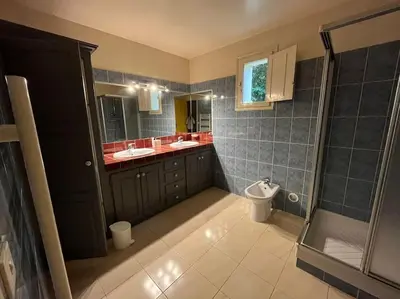 Salle de bains dans l'établissement Gîte la Villemain