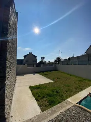 Piscine de l'établissement Cancale « la ville es gris » ou située à proximité