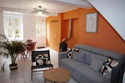 Coin salon dans l'établissement Gîte La Foresienne