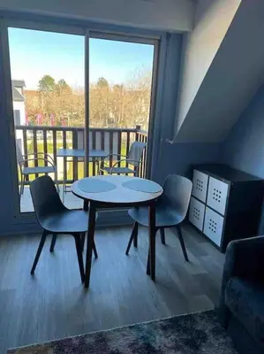 Coin salon dans l'établissement Appartement élégant et chaleureux