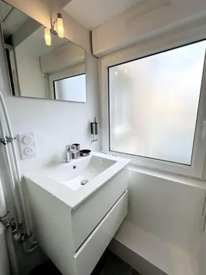 Salle de bains dans l'établissement L'Escale du Mont Saint Michel