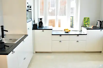 Cuisine ou kitchenette dans l'établissement Résidence La Plage d'Or