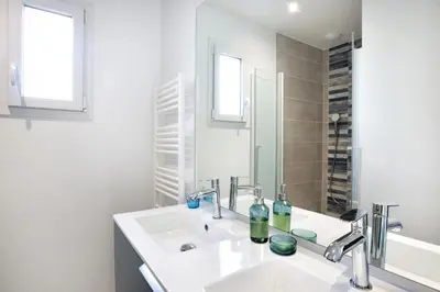 Salle de bains dans l'établissement Chez Marie et Philippe - 1km de la plage