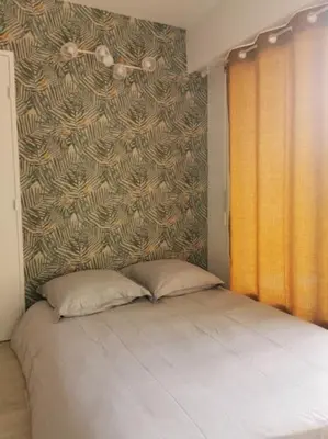 Un ou plusieurs lits dans un hébergement de l'établissement Appartement accès direct à la plage