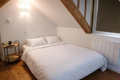 Un ou plusieurs lits dans un hébergement de l'établissement Charmant studio typique & cosy au Cœur de Caen