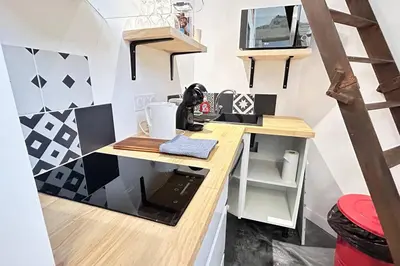 Télévision ou salle de divertissement dans l'établissement Élégant*Epoxy*Design&Décor
