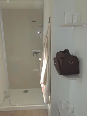 Salle de bains dans l'établissement Chez Loulou et Belette MH048