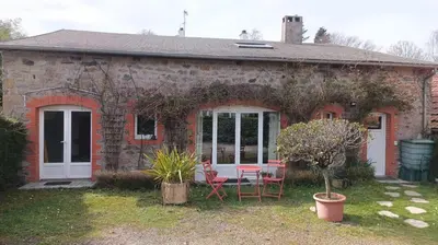 Jardin de l'établissement La maisonnette de Naomi