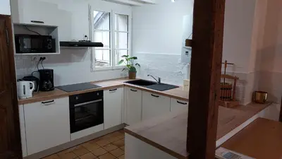 Cuisine ou kitchenette dans l'établissement Maison La Rivière