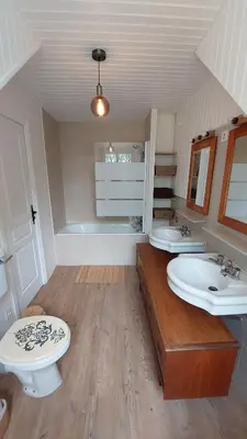 Salle de bains dans l'établissement Maison La Rivière