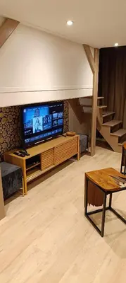 Télévision ou salle de divertissement dans l'établissement Antares - SILS --- 2 chambres séparées en mezzanine