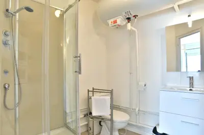 Salle de bains dans l'établissement Le Cockpit Cancalais - Bel appt 6 personnes
