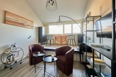 Coin salon dans l'établissement Le Répit - Vue port à 200m de la plage