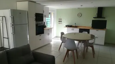 Cuisine ou kitchenette dans l'établissement Gîte de l'étang des sarcelles