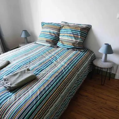 Un ou plusieurs lits dans un hébergement de l'établissement Maison de ville rénovée au cœur du Cotentin.